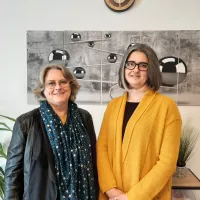 Sophie Cosmao, présidente de la Compagnie des Zébrés (à gauche) et Isabelle Coisy, fondatrice (à droite). ©Julie Rolland