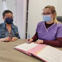 Sonia-Aurélie Iliev Druta (à droite), nouvelle médecin généraliste à la Maison de santé La Caravelle à Châteauroux. © RCF - Hugo Sastre.