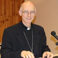 Mgr Sylvain Bataille intervient lors d'une journée de formation diocésaine (2017) - CC BY-SA 4.0 Frédérique Défrade via Wikimedia Commons