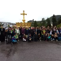 Les collégiens à Lourdes autour de Mgr Yves Baumgarten /Photo fournie par les responsables du pèlerinage