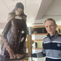 "Je passerai mon ciel à faire du bien sur la terre", inscrit sur la statue de Sainte Thérèse de Lisieux. © RCF Sud Bretagne