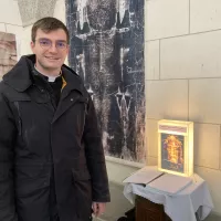 L'abbé Gildas Colas des Francs a organisé l'exposition. © RCF Sud Bretagne