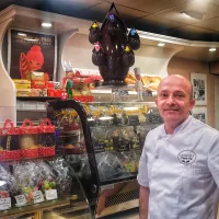 Frédéric Roy dans sa boulangerie rue de France à Nice 