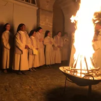 Feu de la Vigile pascal au monastère Sainte Claire de Poligny /Amélie GAzeau/ RCF