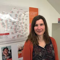 Maud Dumont dans les locaux d'RCF Bordeaux avant l'élection présidentielle 2022 ©Clément Guerre