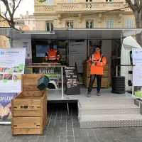 Le bus R3FLEXE installé à côté de la bouche de métro Réformés-Canebière le 13 avril @ SAC Aurélie