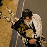 Les rouleaux de la Torah apportés en procession, le 16/10/2007 à Berlin ©BOLESCH/KNA-Bild/CIRIC