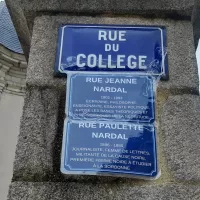 Plusieurs fois par ans, les associations féministes organisent des marches dans Alençon pour remplacer des noms de rues