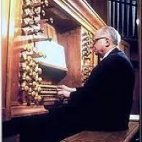 Jean Giroud à l'orgue.