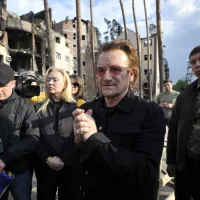 Le chanteur Bono à Kiev, le 08/05/2022 ©SERGEI CHUZAVKOV / AFP