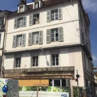Ce bâtiment du centre-ville de Lons-le-Saunier bénéficie d'importants travaux de rénovation ©Hebdo39 - Mai 2022