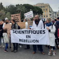 Les scientifiques en rébellion dans les rues de Nice - RCF 