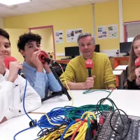 Elouen, Aboutaleb, Elyza et leur professeur témoignent de leur expédition au Groenland. ©Cécile Pollart