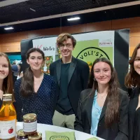 Des élèves du lycée Pommerit ont pu présenter leur mini entreprise baptisée Evolista.