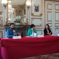 Jeanne Barseghian (au centre), accompagnée des adjoints Guillaume Libsig et Carole Zielinski. (© Adrien Beaujean)