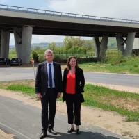 Jean-Pierre Vigier et Corinne Bringer devant le pont de la Leuge. ©RCF Haute-Loire