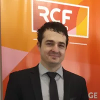 Sylvain Boucherand dans le studio de RCF Isère