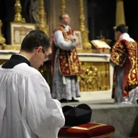 Une messe célébrée selon le rite de la liturgie préconciliaire, au sein de la Fraternité sacerdotale Saint-Pierre, le 16/11/2013 ©P.RAZZO/CIRIC