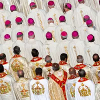 13 octobre 2019 : De nombreux évêques rassemblés place Saint Pierre pour lors de la célébration de la messe de canonisation de cinq bienheureux, avec, au premier plan, ceux de L'Eglise catholique syro-malabare (Inde). Vatican./ M.MIGLIORATO/CPP/CIRIC