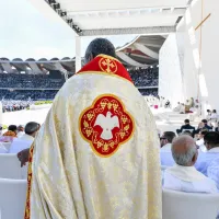 Esprit saint brodé sur un habit liturgique ©VaticanMedia-Foto/CPP/CIRIC