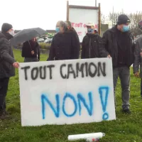 © Hangars et tout camion, c'est non.