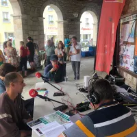 Studio mobile devant la mairie d'Ambert