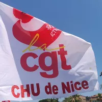Drapeau de la CGT, manifestation pour l'hôpital public sur la place Masséna à Nice  Juin 2022