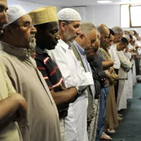 Prière à la mosquée Al-Ishan dite "mosquée Renault", Argenteuil, en 2010 ©P.RAZZO/CIRIC