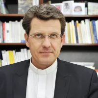 Le Père Laurent Stalla-Bourdillon en 2013, lorsqu'il était aumônier des parlementaires (entre 2012 et 2018) ©Corinne SIMON/CIRIC