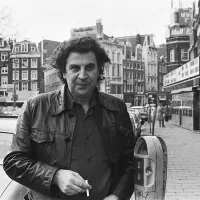 Mikis Theodorakis à Amsterdam. Non daté © Wiki Commons