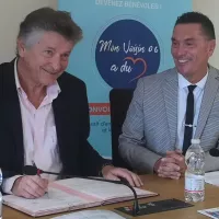 Jean-Pierre Dermit, maire de Biot et Sébastien Martin directeur de l'autonomie  au département des Alpes-Maritimes - Signature de la convention