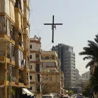 Une croix dans une rue du quartier de Bourj Hammoud à Beyrouth - © RCF Lyon (Jean-Baptiste Cocagne)