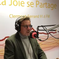 Cyrille Roget dans le studio de RCF Puy-de-Dôme