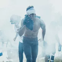 Manifestant chilien délogé d’un stand de la Croix rouge par un gaz lacrymogène - Photographie de Matias Fernandez Santiago, 20 octobre 2019 ©musée de l'Imprimerie et de la documentaire graphique (MICG)