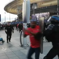 Intervention de la police aux abords du stade de France lors de la finale de la Ligue des champions, le 28/05/2022 ©Maryam EL HAMOUCHI / AFP
