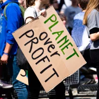 Manifestation pour le climat - Photo by Markus Spiske on Unsplash