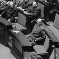 Trois mois avant la fin de la IVe République, le général de Gaulle à l'Assemblée nationale, le 02/06/1958 ©AFP