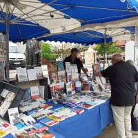 Jean-Luc Pradels et sa librairie itinérante - © Chloé Gasperin