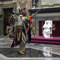 Le pape François reçoit une délégation des peuples autochtones du Canada, Vatican, le 01/04/2022 ©Vatican Media