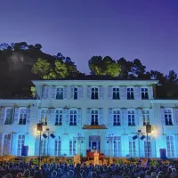 Le château du Tholonet illuminé par les lumières du festival ©DR
