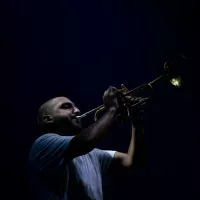 Ibrahim Maalouf sur la scène du Nice Jazz Festival le 15 juillet 2022 à Nice - Photo: Alejandro Martinez Gonzalez - Photojournaliste Indépendant