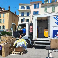 Camion broyeur et articles de contrefaçon à Cannes - Photo : RCF Nice Côte d'Azur 