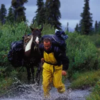 Philippe Lansac, créateur du podcast "Quand j'serai grand", traversant l'Alaska à cheval