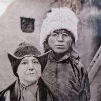 Alexandra David-Néel et le Lama Aphur Yongden au Tibet / Wikimedia commons