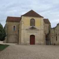Ancienne église abbatiale de Fontmorigny. © Wikipedia.