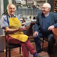 Goudji en compagnie de Monseigneur Gosselin, évêque d’Angoulême