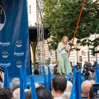 Giorgia Meloni, leader du parti Frères d'Italie, en campagne électorale, le 23/08/2022 à Ancône, Italie ©Riccardo Milani / Hans Lucas