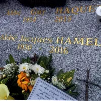 Tombe du père Jacques Hamel au cimetière de Bonsecours