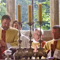 Les deux prêtres ont été installés lors de la messe de la nativité de la Vierge @Houivet