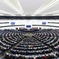 Wikipédia © Hémicycle du bâtiment Louise-Weiss du Parlement européen à Strasbourg, lors d'une séance plénière en 2014